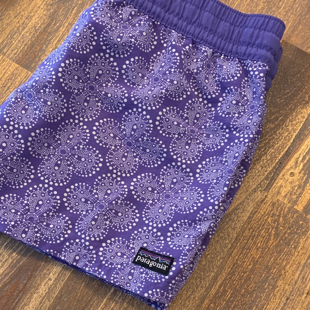 Patagonia shorts. XL girls (14)